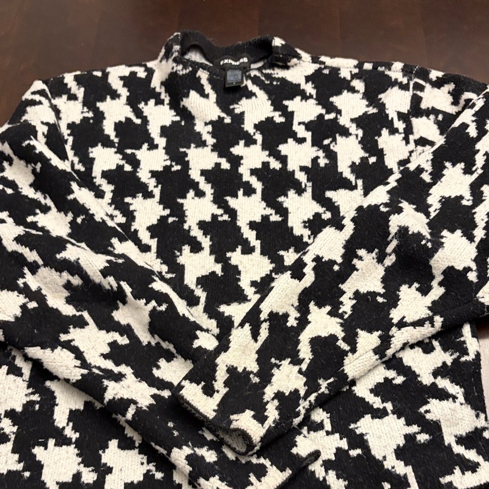 Express Monochrome Houndstooth Turtleneck Sweater